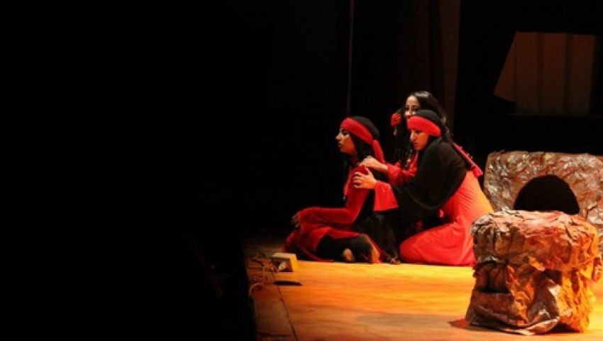 الأفاعي يختتم مهرجان آفاق مسرحية